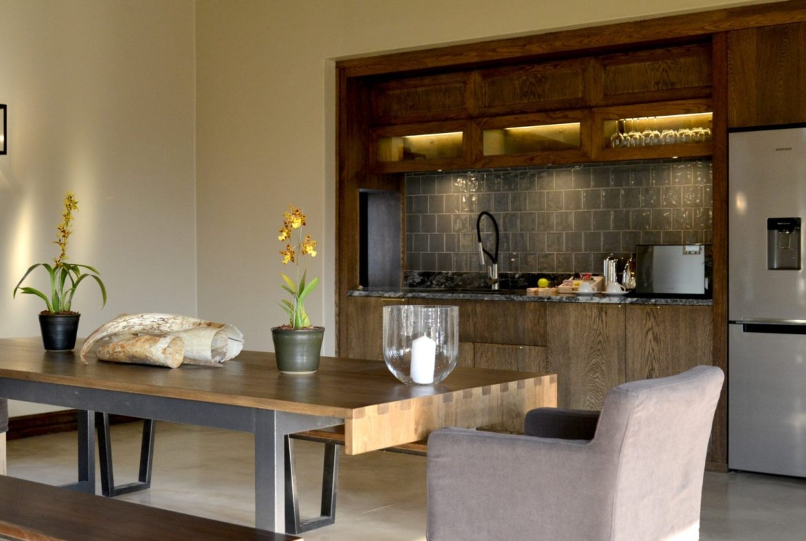 Saam Villa