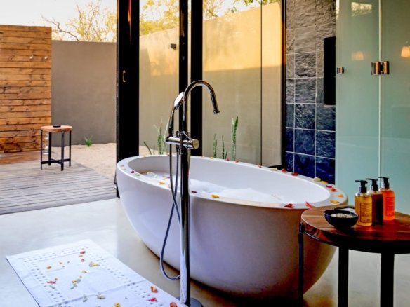 Saam Villa